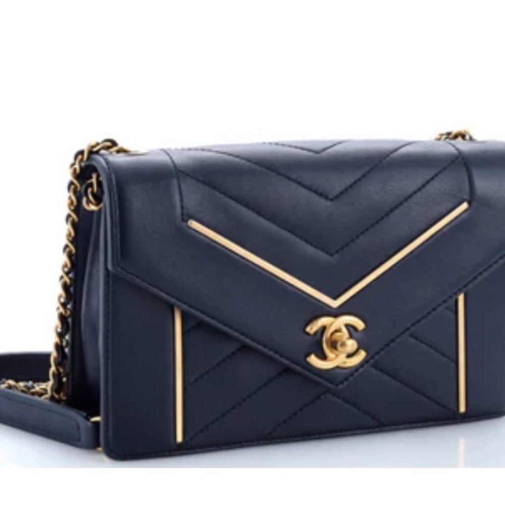 CHANEL Navy Blue Reversed Chevron Crossbody handbag